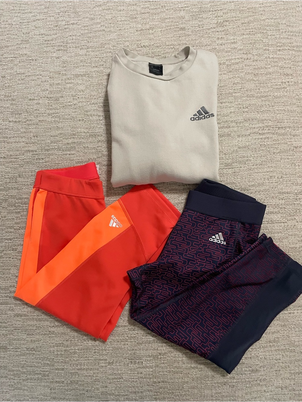 Adidas Bunale - 2
Leggings (S) & Sweatshirt (M) - Picture 2 of 16